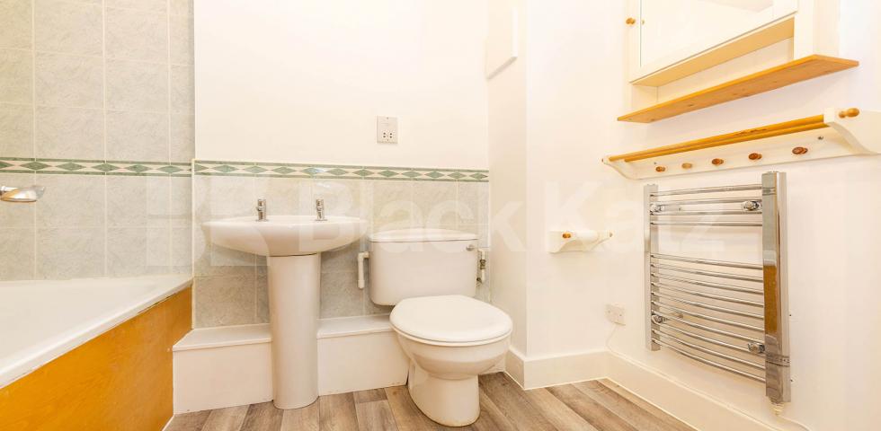 			1 Bedroom, 1 bath, 1 reception Apartment			 Commercial Road E1, Aldgate / Whitechapel